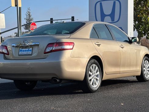 Used 2010 Toyota Camry XLE image 8