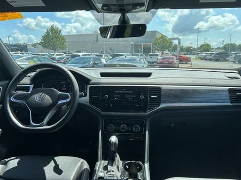 Used 2023 Volkswagen Atlas Cross Sport SE w/ Panoramic Sunroof Package FWD image 16