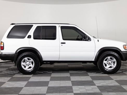 Used 1997 Nissan Pathfinder LE AWD/4WD image 8