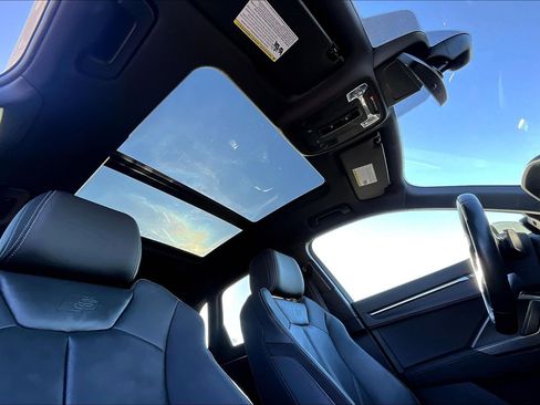 Used 2019 Audi Q3 2.0T Premium Plus image 16