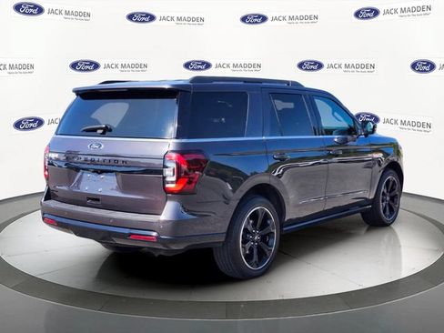 Used 2022 Ford Expedition Limited AWD/4WD image 5