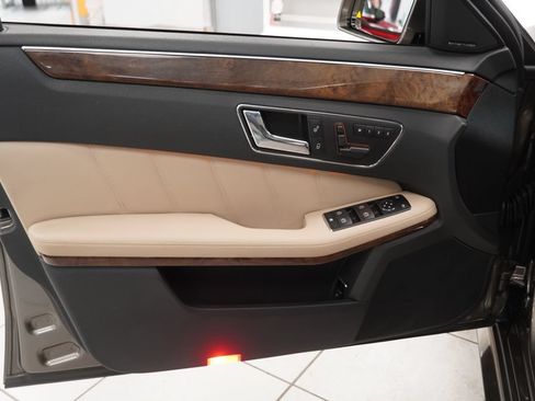 Used 2010 Mercedes-Benz E 350 Sedan image 18