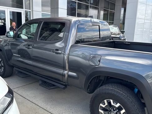 Certified 2019 Toyota Tacoma TRD Off-Road AWD/4WD image 8