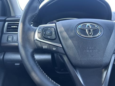 Used 2016 Toyota Camry XLE w/ Moonroof Package FWD image 18
