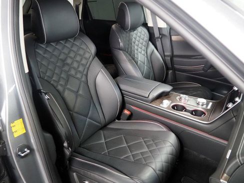 Used 2025 Genesis GV80 3.5T Prestige image 2