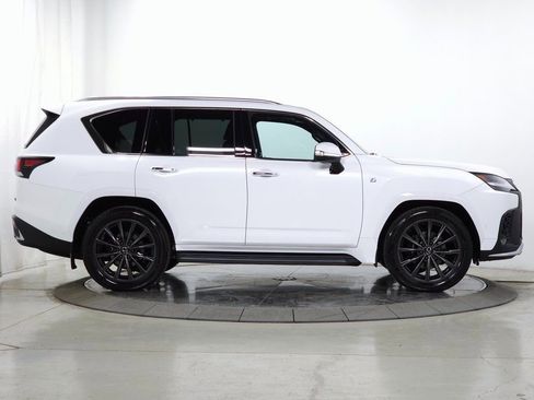 Used 2025 Lexus LX 700h F Sport image 11