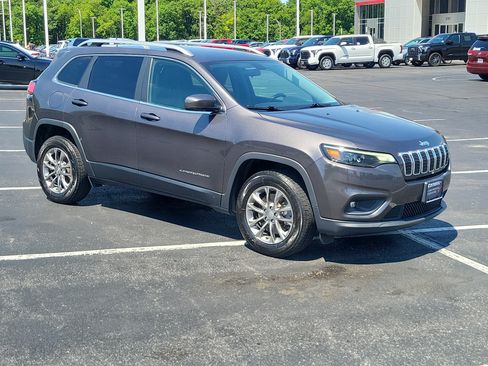 Used 2020 Jeep Cherokee Latitude Plus w/ Cold Weather Group AWD/4WD image 31