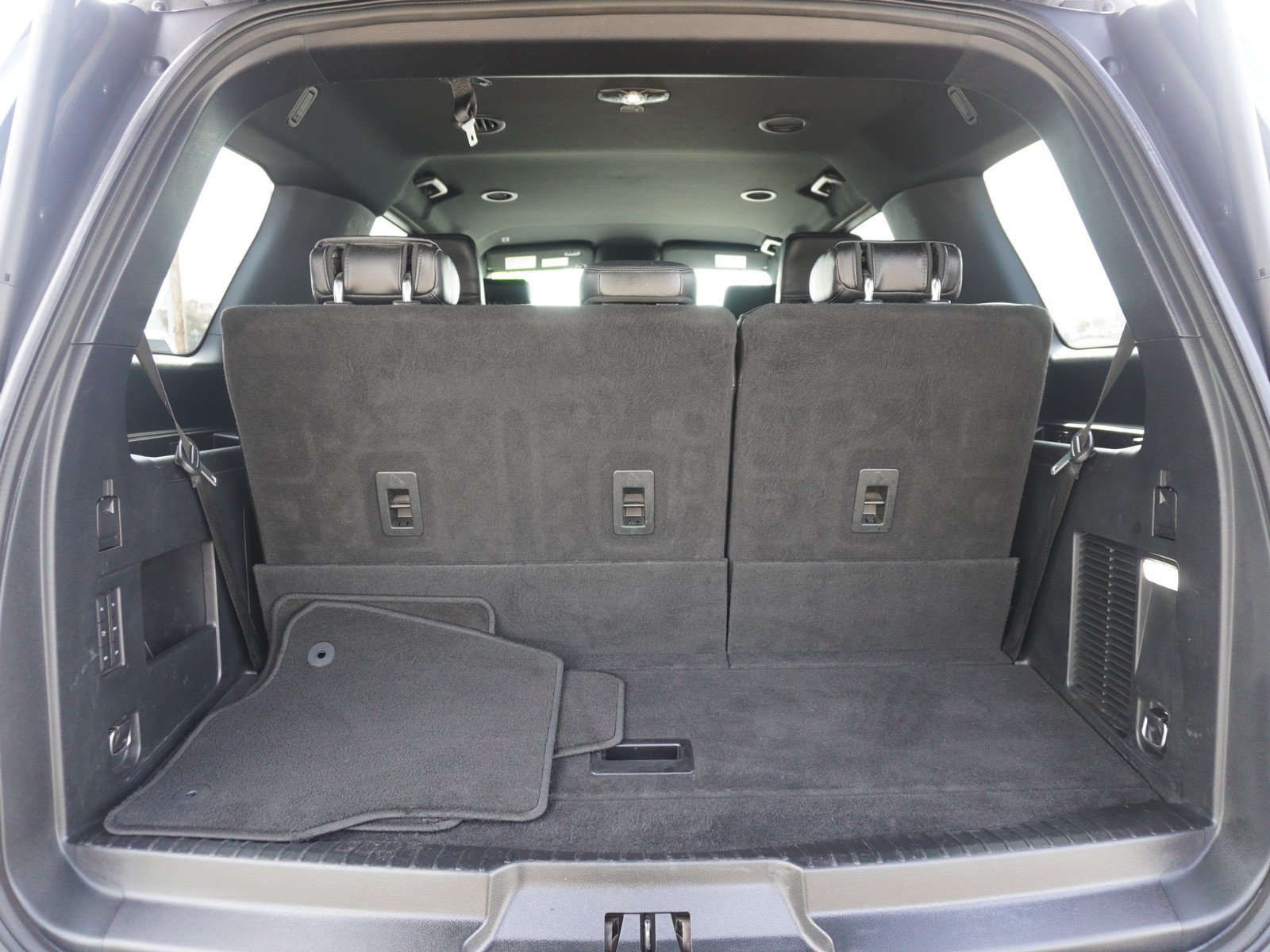 Used 2019 Ford Expedition XLT w/ Equipment Group 202A RWD image 12
