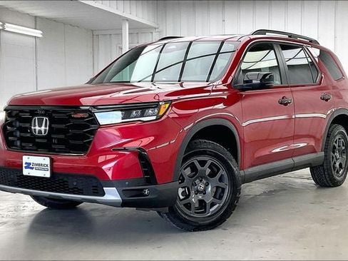 Certified 2025 Honda Pilot TrailSport image 2