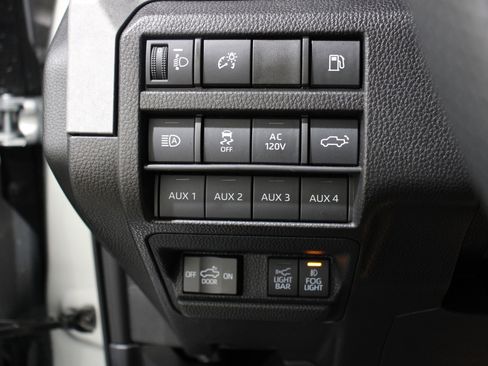 Used 2025 Toyota Tacoma 4x4 Double Cab Hybrid image 9