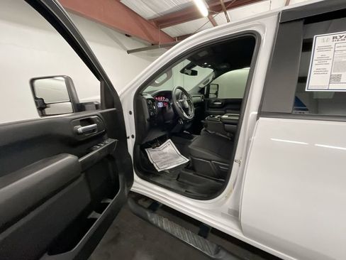 Used 2023 Chevrolet Silverado 2500 Custom w/ Custom Value Package image 10