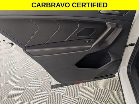 Used 2022 Volkswagen Tiguan SE AWD/4WD image 28