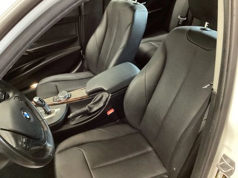 Used 2016 BMW 320i xDrive Sedan AWD/4WD image 9