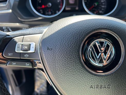 Used 2019 Volkswagen Tiguan S image 32