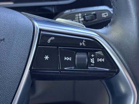 Used 2019 Audi e-tron Prestige w/ Prestige Package AWD/4WD image 28