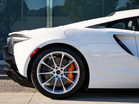 New 2026 McLaren Artura image 15