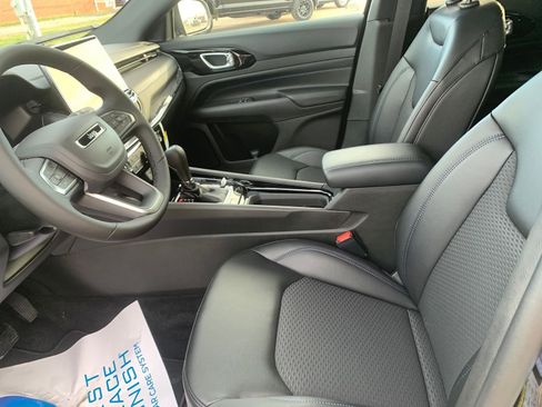 New 2026 Jeep Compass Latitude image 24