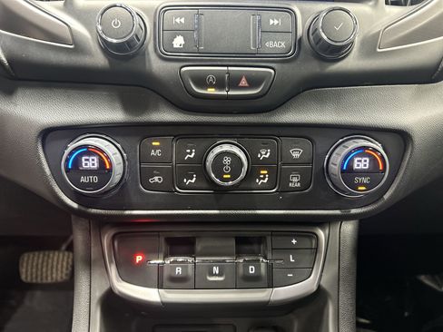 Certified 2022 GMC Terrain AT4 AWD/4WD image 12