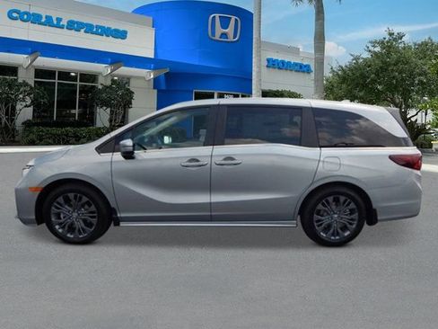 New 2026 Honda Odyssey Touring image 2