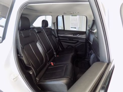 Certified 2023 Jeep Grand Cherokee Limited w/ Black Appearance Package image 27