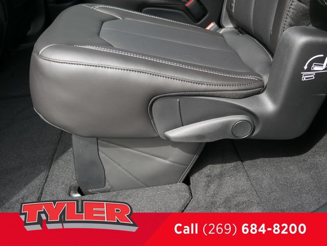 New 2027 Chrysler Pacifica Select FWD image 40