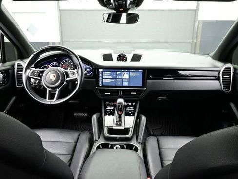 Certified 2020 Porsche Cayenne AWD/4WD image 18