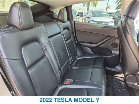 Used 2022 Tesla Model Y Long Range AWD/4WD image 25