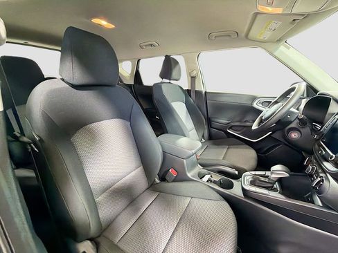 Used 2023 Kia Soul LX w/ LX Technology Package FWD image 27