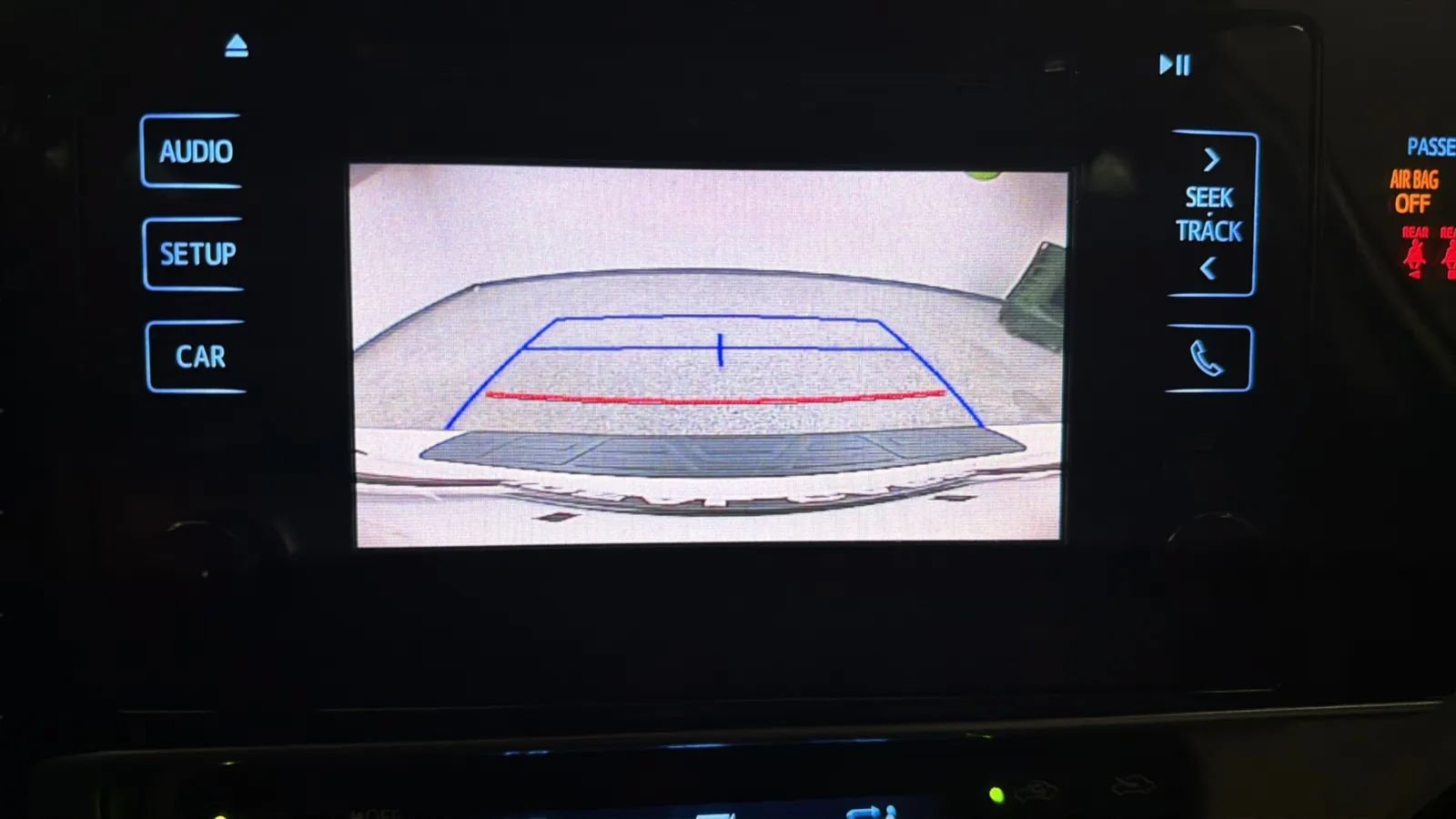 Used 2018 Toyota Corolla LE w/ Carpet Mat Package (TMS) FWD image 13