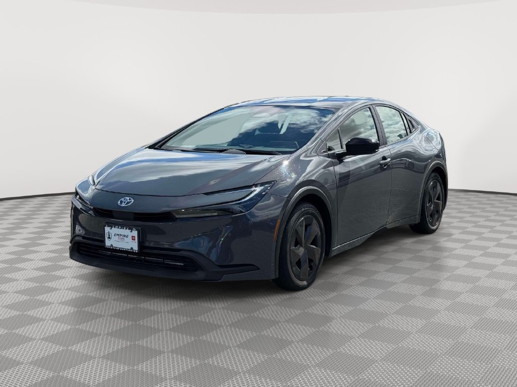 Used 2025 Toyota Prius LE FWD image 3
