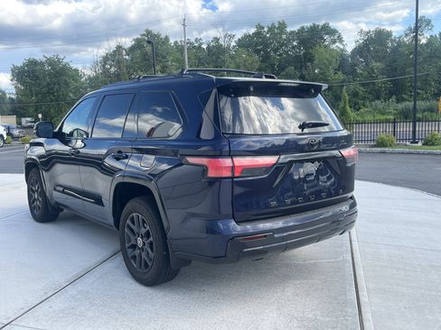 Used 2024 Toyota Sequoia Platinum AWD/4WD image 4