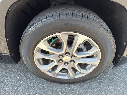 Used 2021 Chevrolet Traverse Premier image 36