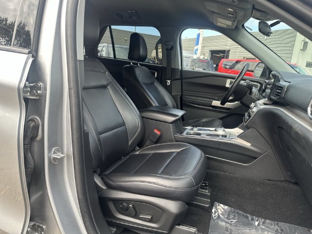 Used 2023 Ford Explorer XLT w/ Equipment Group 202A AWD/4WD image 34