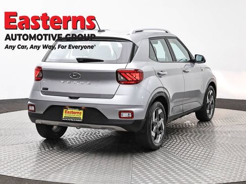 Used 2023 Hyundai Venue SEL image 5