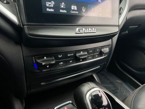 Used 2018 Maserati Ghibli GranSport image 27