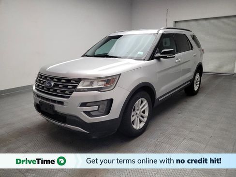 Used 2017 Ford Explorer XLT image 1