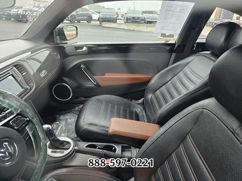 Used 2016 Volkswagen Beetle 1.8T Classic FWD image 2