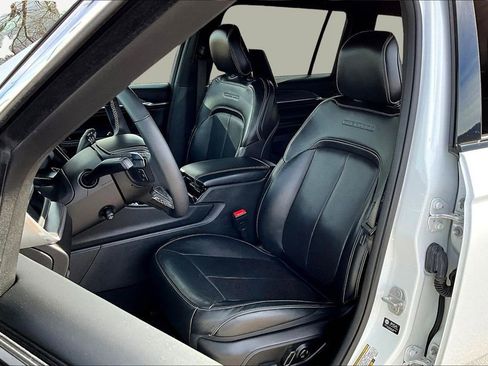 Used 2023 Jeep Grand Cherokee L Overland w/ Rear Seat Video Group I image 27