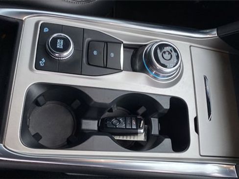 Used 2022 Ford Explorer XLT w/ Equipment Group 202A image 14