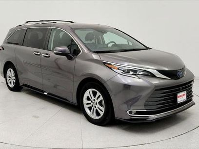 Certified 2022 Toyota Sienna Platinum