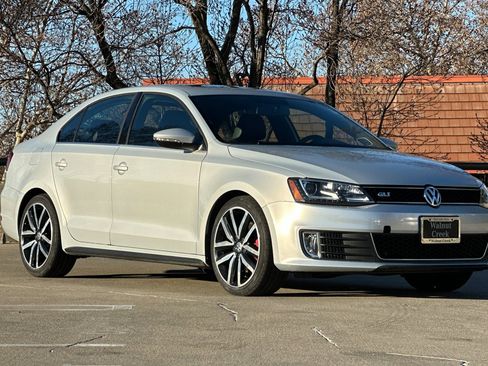Used 2013 Volkswagen Jetta GLI image 6