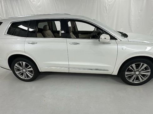 Used 2022 Cadillac XT6 Premium Luxury image 2