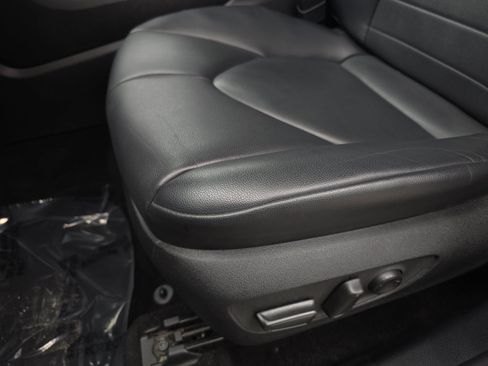 Used 2020 Toyota Highlander XLE FWD image 25