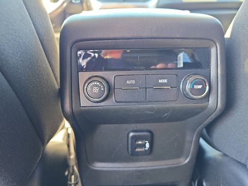 Used 2018 GMC Acadia SLE image 17