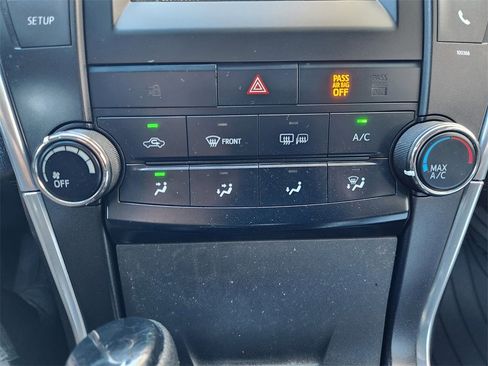 Used 2015 Toyota Camry LE image 18