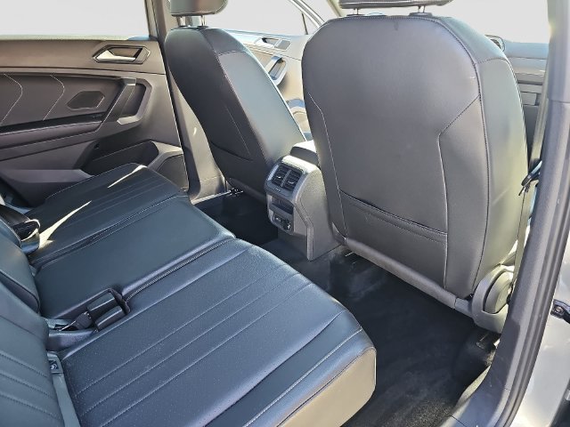 Used 2023 Volkswagen Tiguan SE R-Line FWD image 13