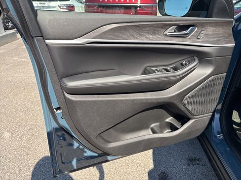 New 2026 Jeep Grand Cherokee L Limited AWD/4WD image 17