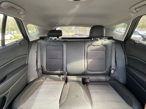 Used 2025 Chevrolet Trax LT image 38