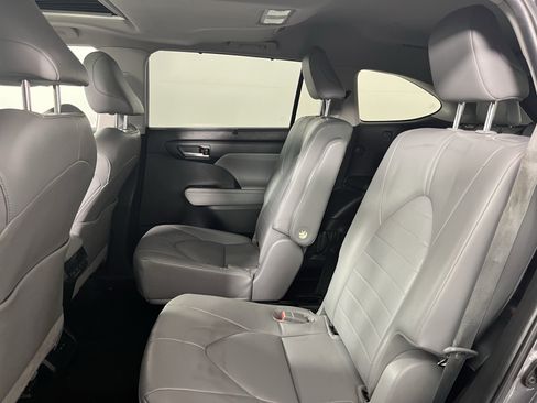 Used 2023 Toyota Highlander XLE image 15