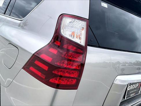 Used 2022 Lexus GX 460 Luxury w/ Sport Design Package AWD/4WD image 27